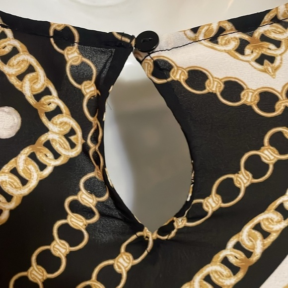 Chico’s size 1 8 - 10 cold shoulder status print top black gold chain blouse - Picture 3 of 9